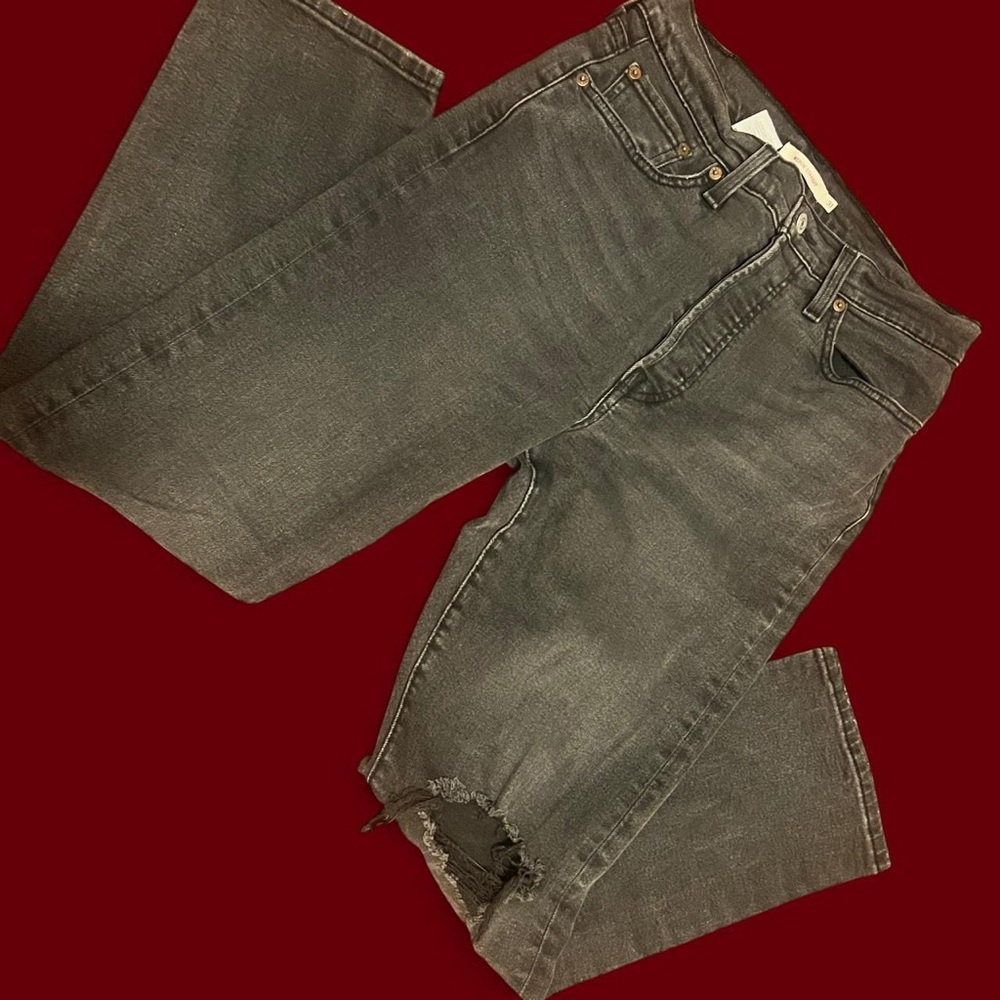 Levi’s Wedgie Straight Women’s Jeans in color Cut and Dry - Washed Black - Picture 6 of 10